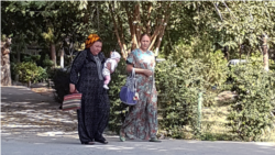 Diňle: Gyzy bolup, ogul bäbegi bolmaýan gelinlere 'sütem edilýär'