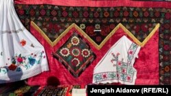 Көргөзмөгө коюлган көшөгө. 25-декабрь, 2023-жыл