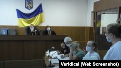 На адным з апошніх пасяджэньняў перад вайной судзьдзі Тацяна Пуставойт і Ала Іванчанка падоўжылі Ігару Кляўко тэрмін знаходжаньня пад вартай. Ліпень 2021