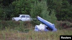 Уламки на місці падіння літака Пригожина