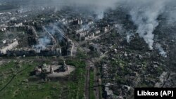 Согушта талкаланган Украинанын чыгышындагы Бахмут шаары. 