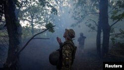 Артилерійська позиція 57-ї мотопіхотної бригади після пострілу гаубиці по російській позиції, недалеко від Куп’янська, 21 квітня 2024 року