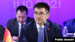 Медербек Сыдыков.