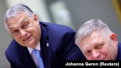 Главы правительств Венгрии и Словакии Виктор Орбан (л) и Роберт Фицо