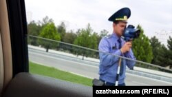 Öňki ofiseriň gürrüňinden: "...eliňe radar alyp, her günki getirmeli puly getirmeseň, onda sen iş başarmaýan adam bolýarsyň."