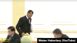 Iki ýyl öň "gidiberiň" diýlen Annaberdiýewiň hökümet mejlisini terk edýän pursaty