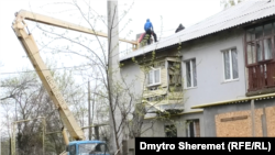 Жителі Снігурівки відновлюють будинки після російських обстрілів, травень 2023 року