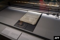 فرمان نانت که در نمایشگاهی در موزه ارتش فرانسه در پاریس به نمایش درآمد