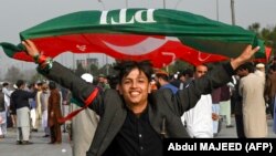 «Техрик-и Инсаф» партиясынын колдоочулары Пешавар-Исламабад жолун торошту. 12-февраль 2024-жыл
