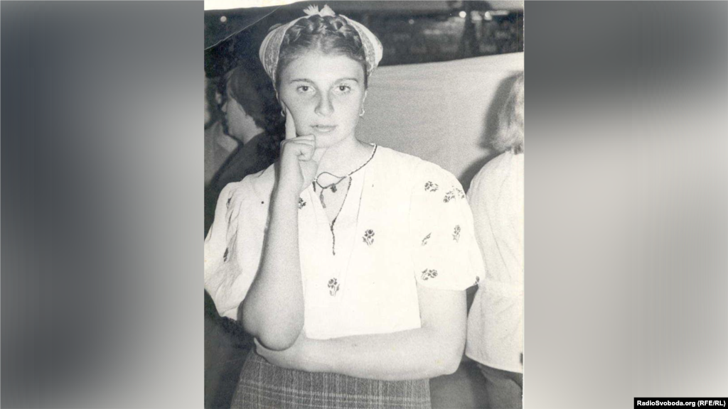 Першокурсниця факультету журналістики Київського національного&nbsp; університету імені Тараса Шевченка, 1979 рік. &laquo;Вишиванка бабусина, коса своя&raquo;, &ndash; підписала світлину Інна Кузнецова