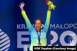 Золоту медаль присвячує Україні та всім захисникам та захисницям