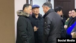 Руслан Казакбаев, Нурлан Сулайманов жана Эмил Шерматов сотто. (солдон оңго карай) Сүрөт Интернеттен алынды.