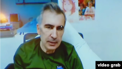 Վրաստանի նախկին նախագահ Միխեիլ Սաակաշվիլին հիվանդանոցից տեսակապով մասնակցում է իր գործով հերթական դատական նիստին, սեպտեմբեր, 2023թ.