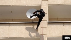 اوائل دههٔ ۹۰ خورشیدی معدوم کردن دیش‌ها به استفاده از نیروهای ویژهٔ پلیس هم رسید