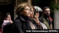 Нана Джанелидзе во время протестов в Тбилиси. Кадр из фильма "Покаяние. 40 лет спустя"