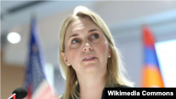 Брінк наголосила, що «у День пам’яті жертв голодоморів ми вшановуємо пам’ять мільйонів життів, втрачених через організований Сталіним голод в Україні»