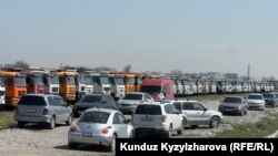 11-апрелде оор жүк ташуучу жана атайын техниканын айдоочулары нааразылык акциясына чыгышты. 
