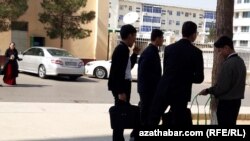 Mekdep okuwçylary. Türkmenistan (Illýustrasiýa suraty) 