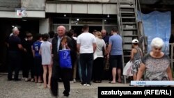 Очередь за хлебом в Нагорном Карабахе
