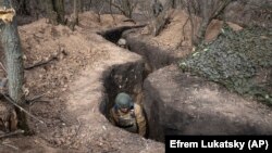 Українські військові на позиціях поблизу Бахмута, березень 2024 року