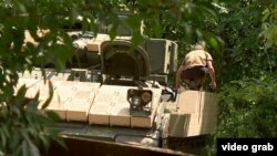 Боєць з позивним «Фанат» на своїй «Бредлі» пройшов уже два підриви