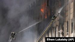 Водночас мер каже, що сьогодні у Харкові зруйнована практично вся критична енергетична інфраструктура.