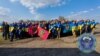 УКРАЇНА – Українські військовополонені позують після обміну, 10 квітня 2023 року