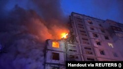 У багатоповерхівці в Умані, в яку влучила російська ракета, зруйнувався під’їзд, 28 квітня 2023 року