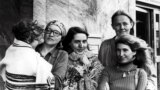 Слева направо: Татьяна Мамонова с сыном, Наталия Малаховская, Татьяна Горичева, Юлия Вознесенская