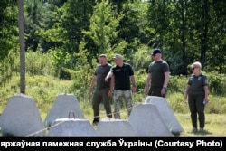 Для ўзмацненьня абароназдольнасьці на мяжы расставілі так званыя «зубы цмока»