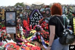 Могили вбитих в Україні російських військовослужбовців на околиці Волгограда