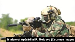 Молдовалык аскерлер машыгууда. Иллюстрациялык сүрөт.