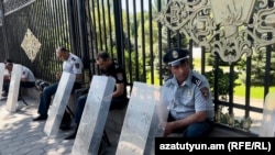 Ոստիկանները Բաղրամյան պողոտայում՝ Ազգային ժողովի մոտ, 13-ը հունիսի, 2024թ․