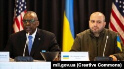 Також співрозмовники зосередили увагу на подальшій підтримці з боку США оборонної індустрії України. 