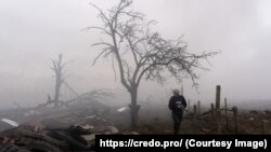 Режисер Мстислав Чернов, фотограф Євген Малолєтка та продюсерка Василиса Степаненко були останніми журналістами, які залишалися в Маріуполі на початку повномасштабного вторгнення РФ