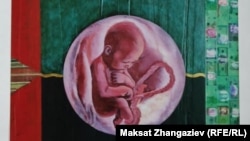 Сүрөтчү Залкар Эсенкановдун эне темасындагы сүрөттөрүнүн бири.