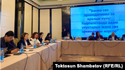 Участники круглого стола, посвященного Всемирному дню свободы печати.