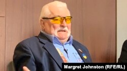 80-річний Нобелівський лауреат заявив, що приїхав до Вашингтона головним чином, щоб підкреслити важливість керування інформаційним простором і заохотити США не відступати від своєї ролі лідера