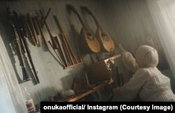 Ната Жижченко у будинку дідуся