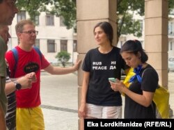 Близько доби дівчина пробула у слідчому ізоляторі