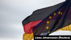 Федеральне відомство з охорони конституції (BfV) заявило, що російські спецслужби витрачають значні кошти на вербування агентів у Німеччині