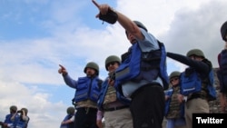 Եվրոպացի դիտորդները և խորհրդարանականները Հայաստանի և Ադրբեջանի սահմանին, արխիվ