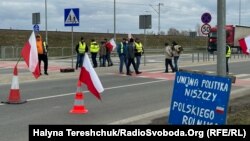 Польські фермери протестують перед пунктом пропуску Медика-Шегині, 14 лютого 2024 року