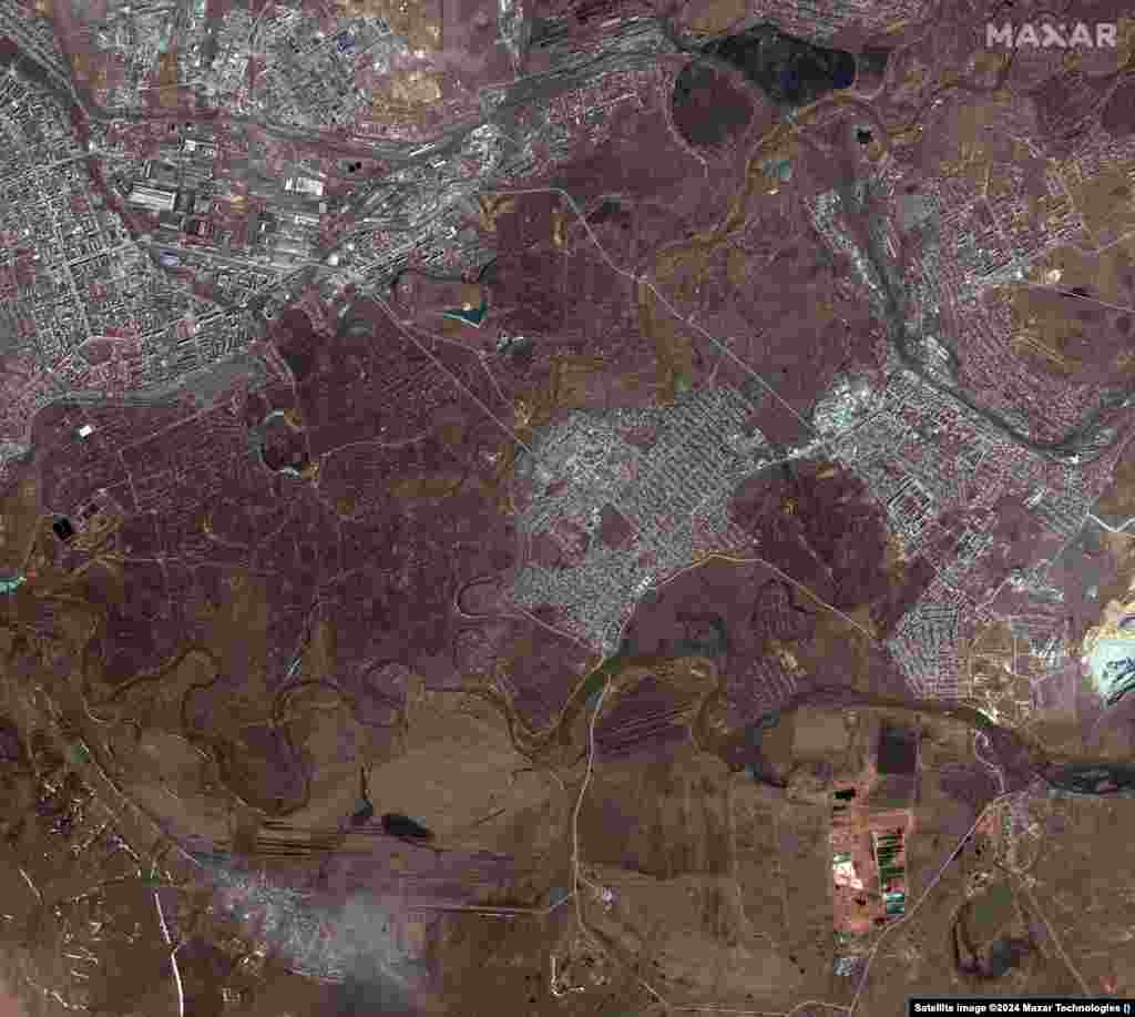 A before-and-after overview of Orsk and the Ural River As of April 10, a total of 12,817 homes and 14,969 household plots were inundated by the floodwaters.