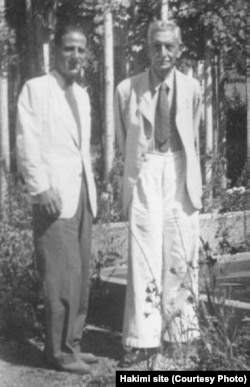 سیمون فرزامی در کنار ابراهیم حکیمی