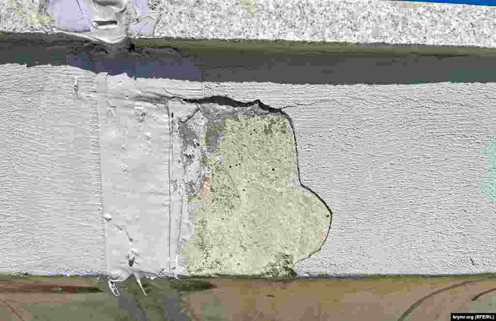 Не прошел и месяц, как шпаклевка на ней начала трескаться и отлетать