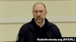 Голова уряду додав, що паралельно триває вдосконалення внутрішніх механізмів компенсації за пошкоджене та знищене Росією майно в Україні