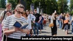 Черги на вхід на Книжковий Арсенал у Києві. Україна. 1 червня 2024 року