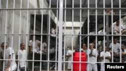 Тюрма CECOT в Сальвадорі