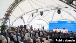 Իրանի և Ադրբեջանի նախագահները հանդես են գալիս հայտարարությամբ երկու երկրների սահմանին Խուդաֆերինի ամբարտակի շահագործման հանձնման և Գըզ Քալասի հիդրոէլեկտրակայանի բացման արարողությունը, 19-ը մայիսի, 2024թ.